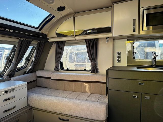 Sterling Elite 580 Touring Caravan (2016) - Picture 2