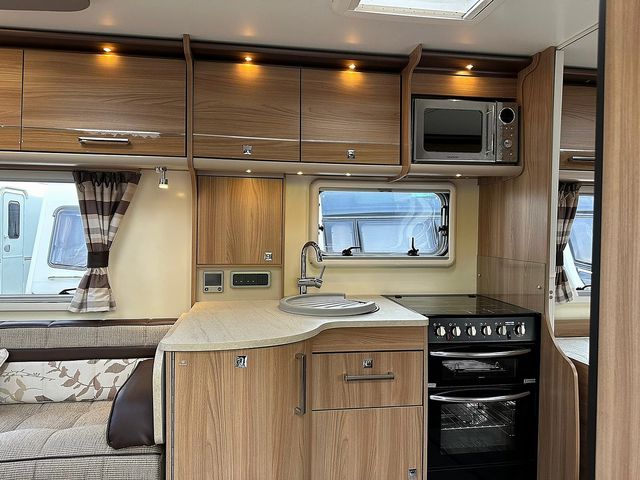 Bailey Cadiz Touring Caravan (2015) - Picture 4