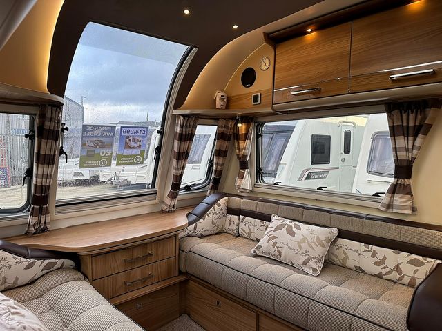 Bailey Cadiz Touring Caravan (2015) - Picture 5