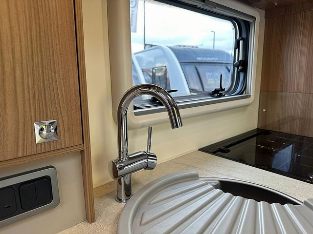 Bailey Cadiz Touring Caravan (2015) - Picture 8