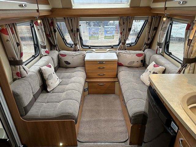 Swift Challenger SE 580 Touring Caravan (2014) - Picture 11