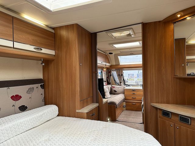 Swift Challenger SE 580 Touring Caravan (2014) - Picture 13