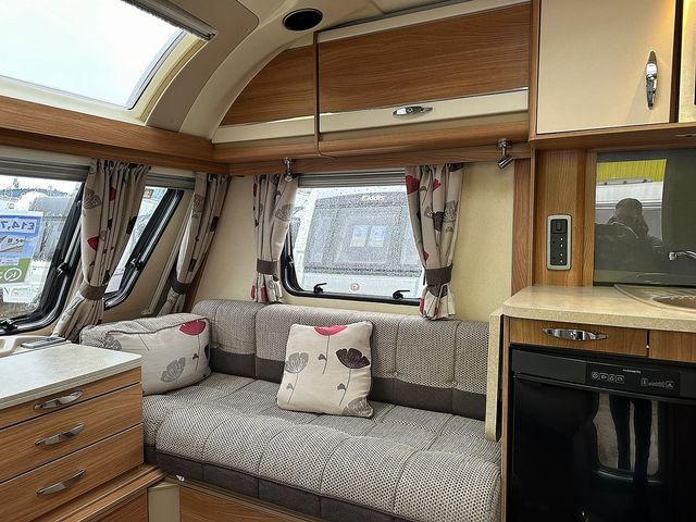 Swift Challenger SE 580 Touring Caravan (2014) - Picture 4