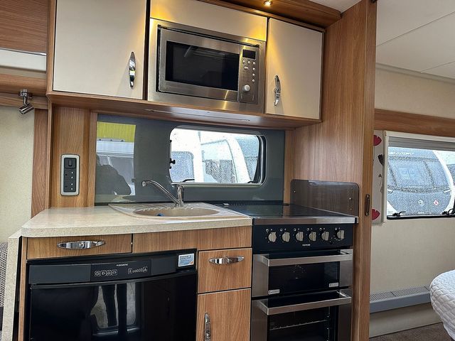 Swift Challenger SE 580 Touring Caravan (2014) - Picture 5