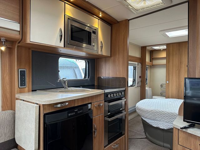 Swift Challenger SE 580 Touring Caravan (2014) - Picture 7