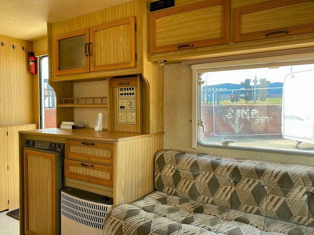 Elddis Hurricane Touring Caravan (1995) - Picture 6