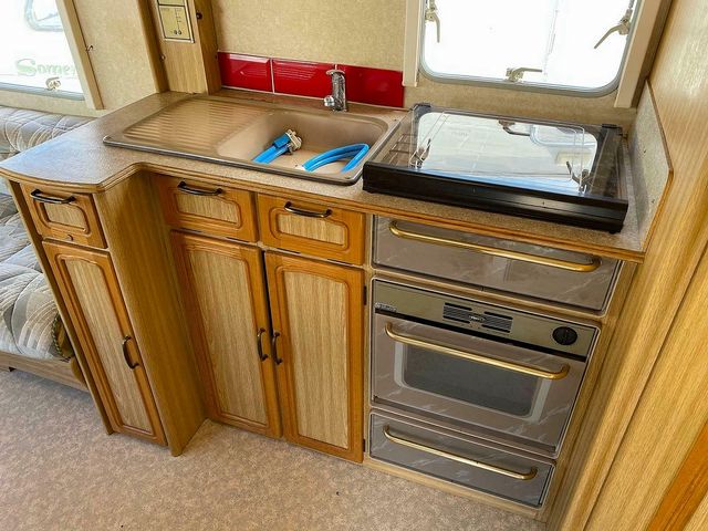 Elddis Hurricane Touring Caravan (1995) - Picture 8