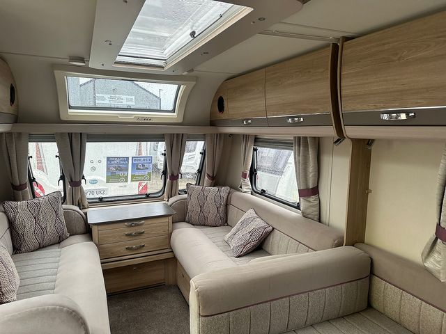 Elddis Supreme 840 Touring Caravan (2018) - Picture 11