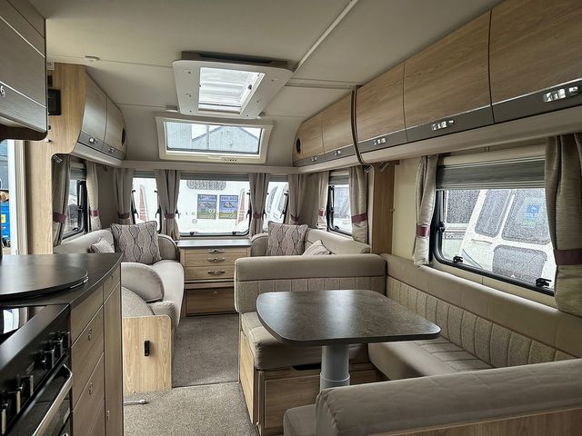 Elddis Supreme 840 Touring Caravan (2018) - Picture 4