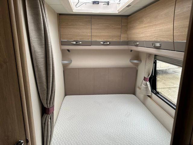 Elddis Supreme 840 Touring Caravan (2018) - Picture 9