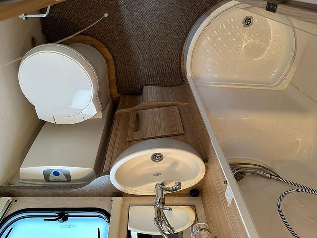 Coachman Amara 655/6 Touring Caravan (2011) - Picture 11