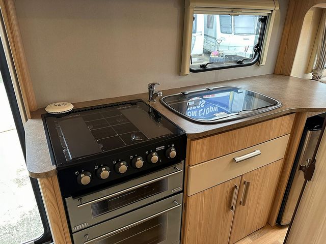 Coachman Amara 655/6 Touring Caravan (2011) - Picture 13