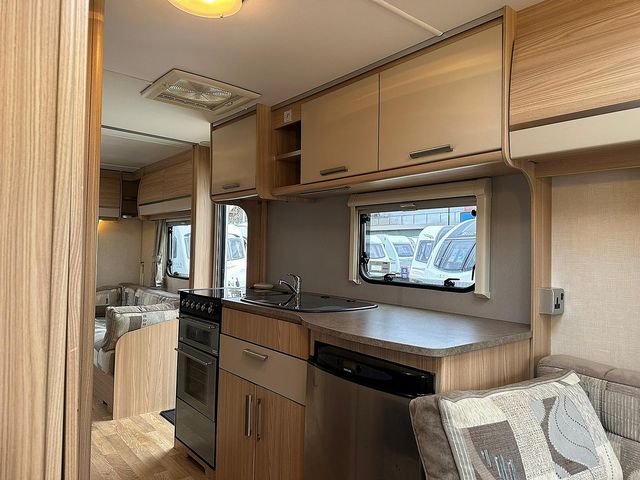 Coachman Amara 655/6 Touring Caravan (2011) - Picture 9