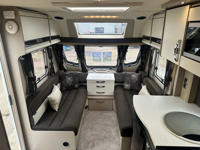 Sterling Eccles 580 Touring Caravan (2016) - Picture 10