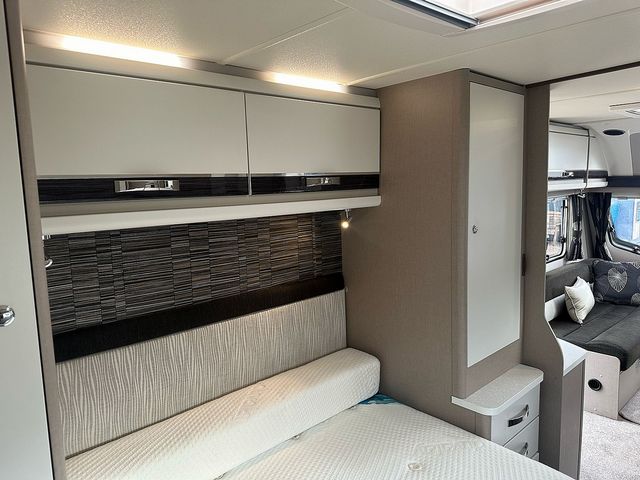 Sterling Eccles 580 Touring Caravan (2016) - Picture 9