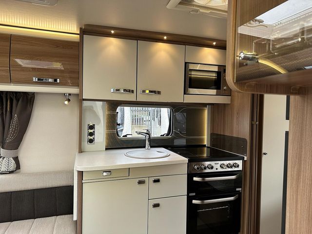 Swift Elegance 630 Touring Caravan (2015) - Picture 4