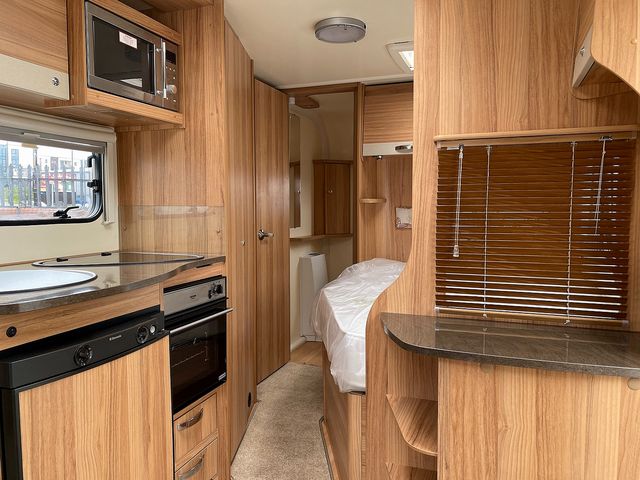 Bailey Persuit 430/4 Touring Caravan (2015) - Picture 6