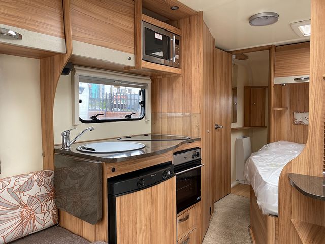 Bailey Persuit 430/4 Touring Caravan (2015) - Picture 7