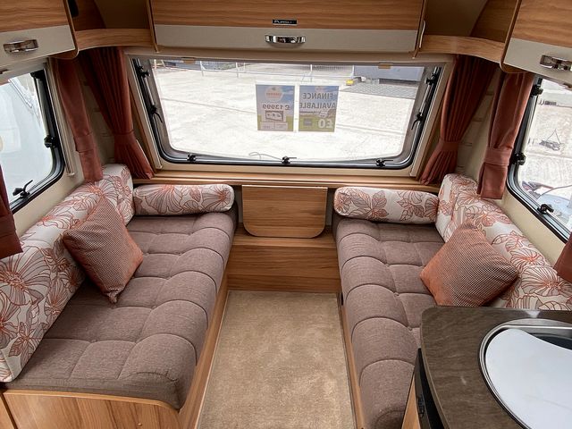 Bailey Persuit 430/4 Touring Caravan (2015) - Picture 8