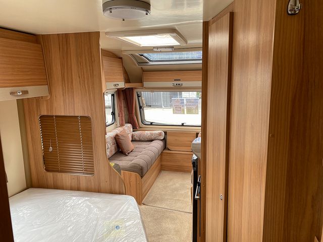 Bailey Persuit 430/4 Touring Caravan (2015) - Picture 9