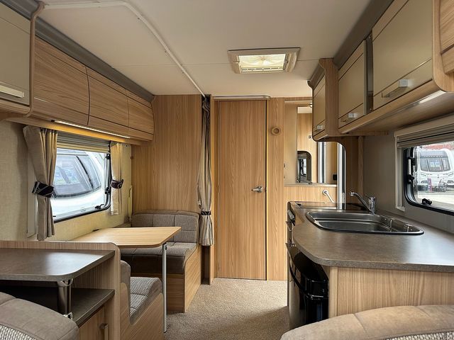 Coachman Pastiche 520/4 Touring Caravan (2012) - Picture 11