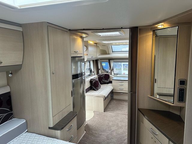 Sterling Explorer Elite Touring Caravan (2011) - Picture 12