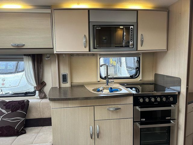 Sterling Explorer Elite Touring Caravan (2011) - Picture 5