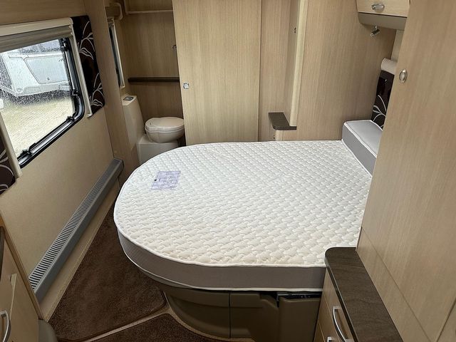 Sterling Explorer Elite Touring Caravan (2011) - Picture 7