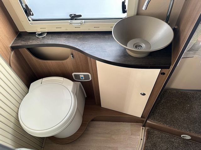 Chausson Welcome 716 FB Motorhome (2014) - Picture 12