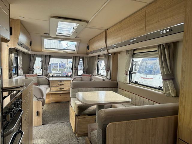 Elddis Supreme 840 Touring Caravan (2017) - Picture 14