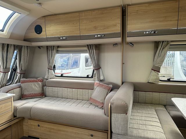 Elddis Supreme 840 Touring Caravan (2017) - Picture 5
