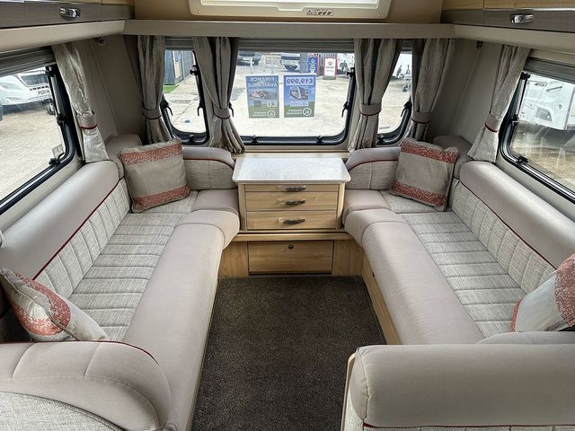 Elddis Supreme 840 Touring Caravan (2017) - Picture 7