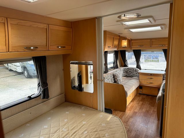 Elddis Avante Touring Caravan (2010) - Picture 10