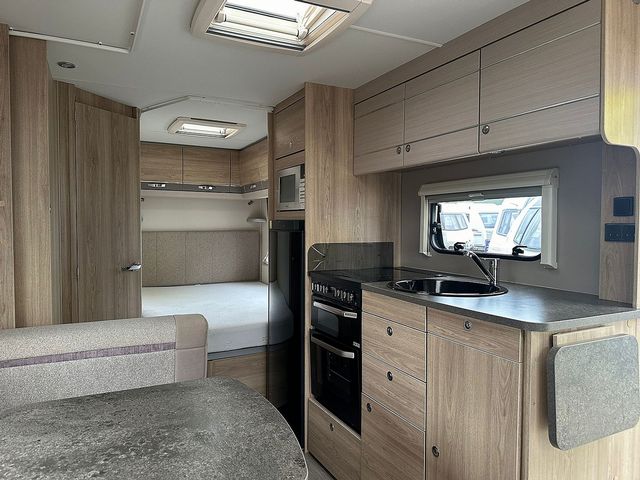 Elddis Osprey 840 Touring Caravan (2018) - Picture 8