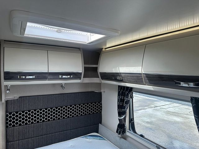 Sterling Continental 570 Touring Caravan (2017) - Picture 13