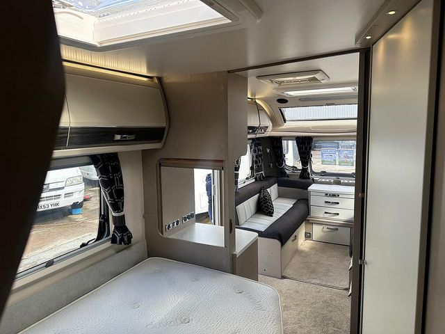 Sterling Continental 570 Touring Caravan (2017) - Picture 18
