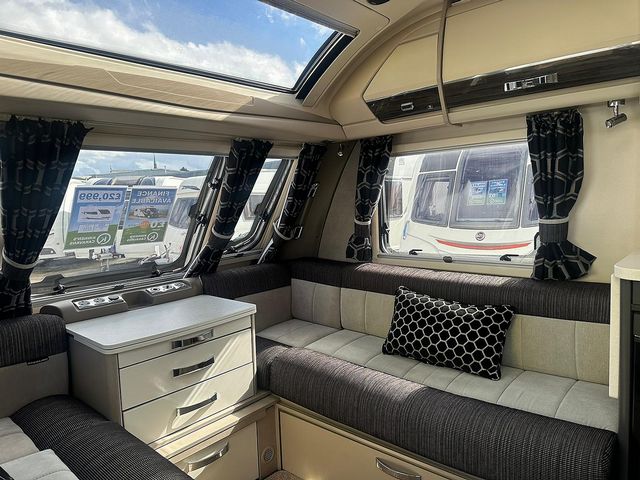 Sterling Continental 570 Touring Caravan (2017) - Picture 6