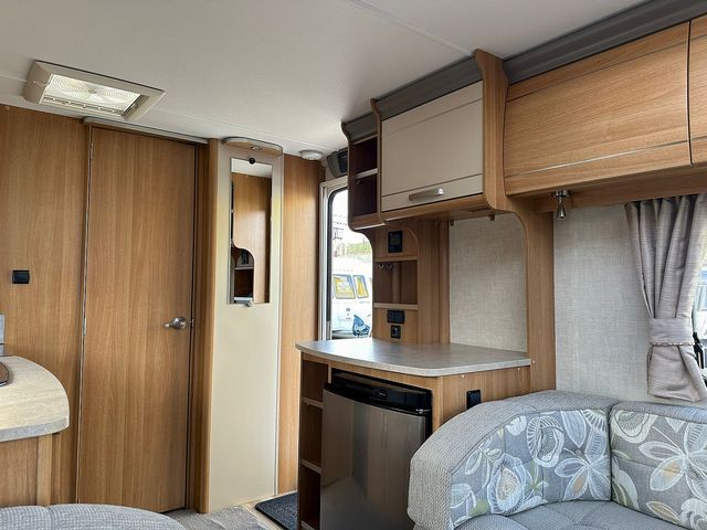 Coachman VIP 460/2 Touring Caravan (2014) - Picture 10