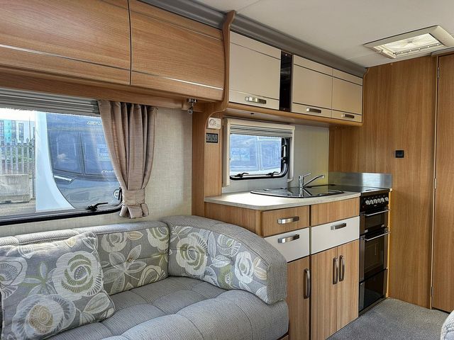 Coachman VIP 460/2 Touring Caravan (2014) - Picture 8