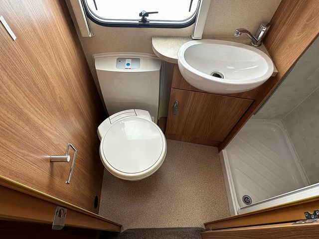 Swift Freestyle 56 Touring Caravan (2013) - Picture 13