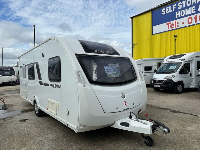 Swift Freestyle 56 Touring Caravan (2013) - Picture 3