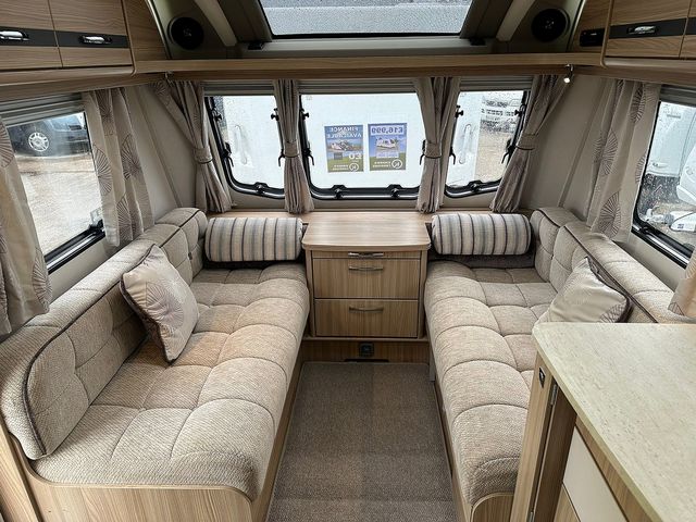 Coachman Pastiche 575 Touring Caravan (2016) - Picture 10