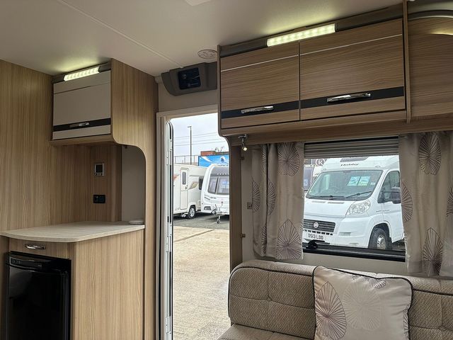 Coachman Pastiche 575 Touring Caravan (2016) - Picture 17