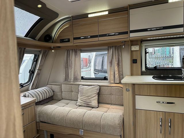 Coachman Pastiche 575 Touring Caravan (2016) - Picture 9