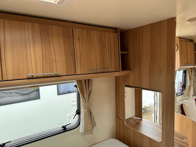 Bailey Orion 430-4 Touring Caravan (2012) - Picture 10