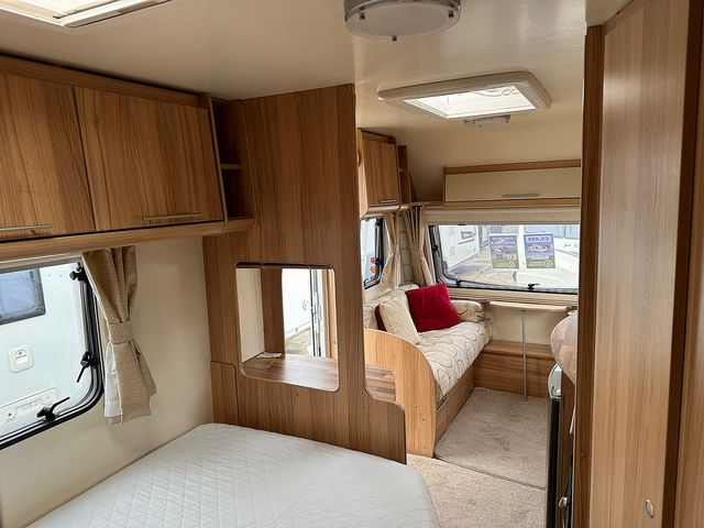 Bailey Orion 430-4 Touring Caravan (2012) - Picture 4