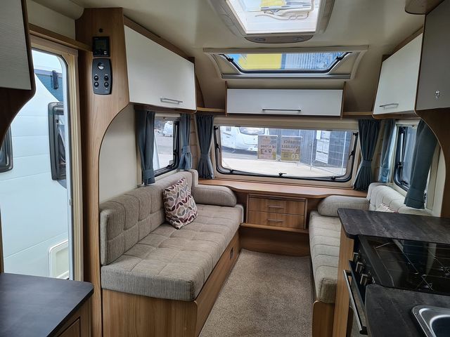 Bailey Persuit 530/4 Touring Caravan (2018) - Picture 4
