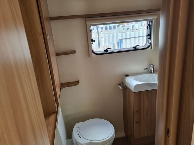 Bailey Persuit 530/4 Touring Caravan (2018) - Picture 8