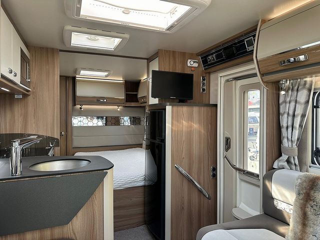 Swift Bolero 724FB Motorhome (2017) - Picture 13