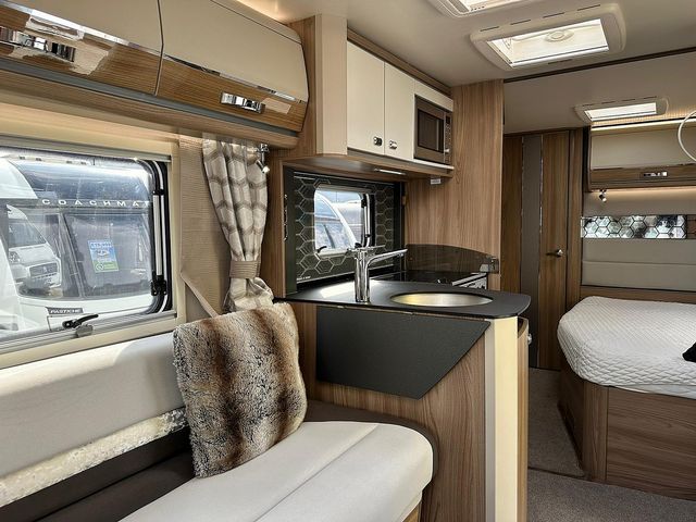 Swift Bolero 724FB Motorhome (2017) - Picture 14